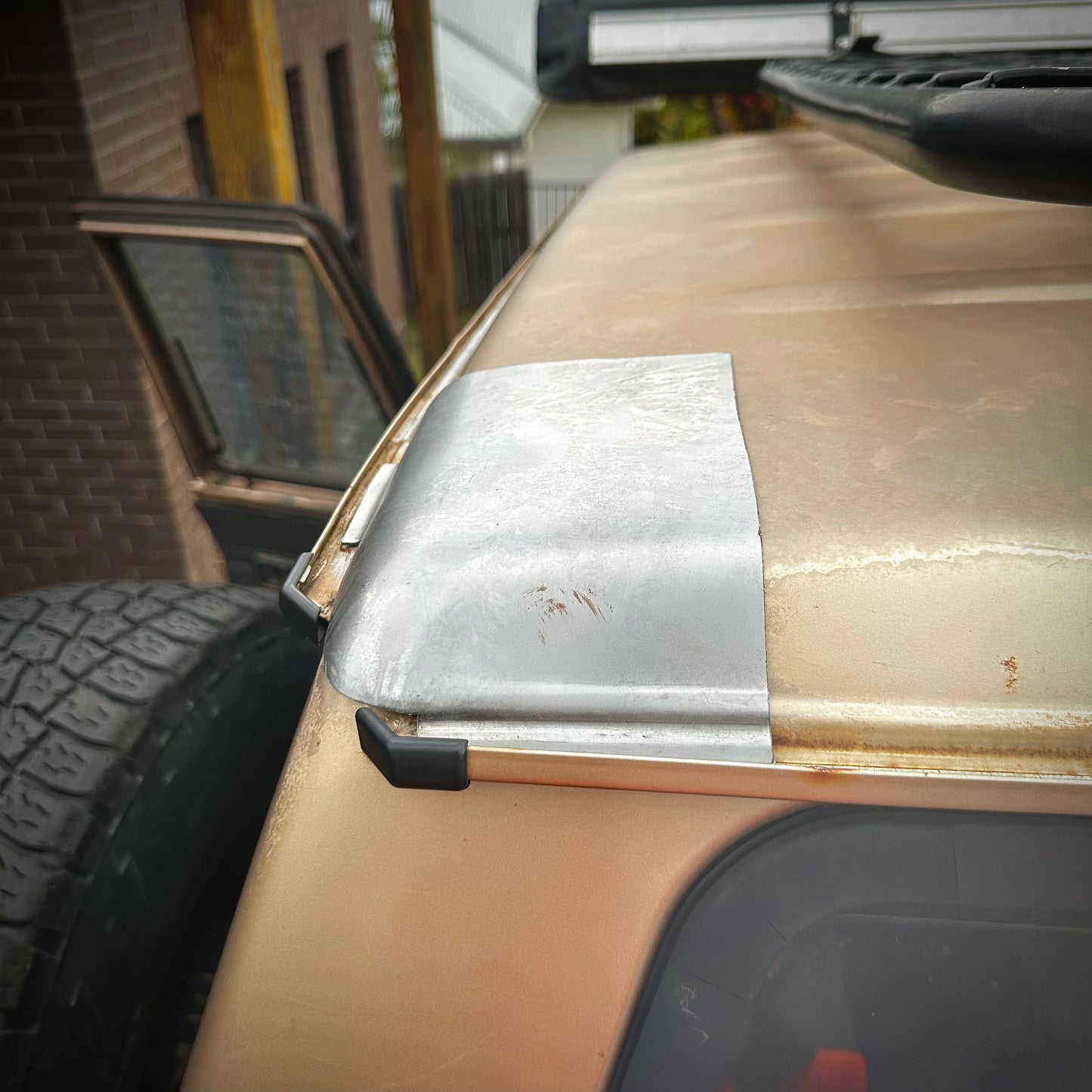 LWB GQ/Maverick Rear Roof Corners