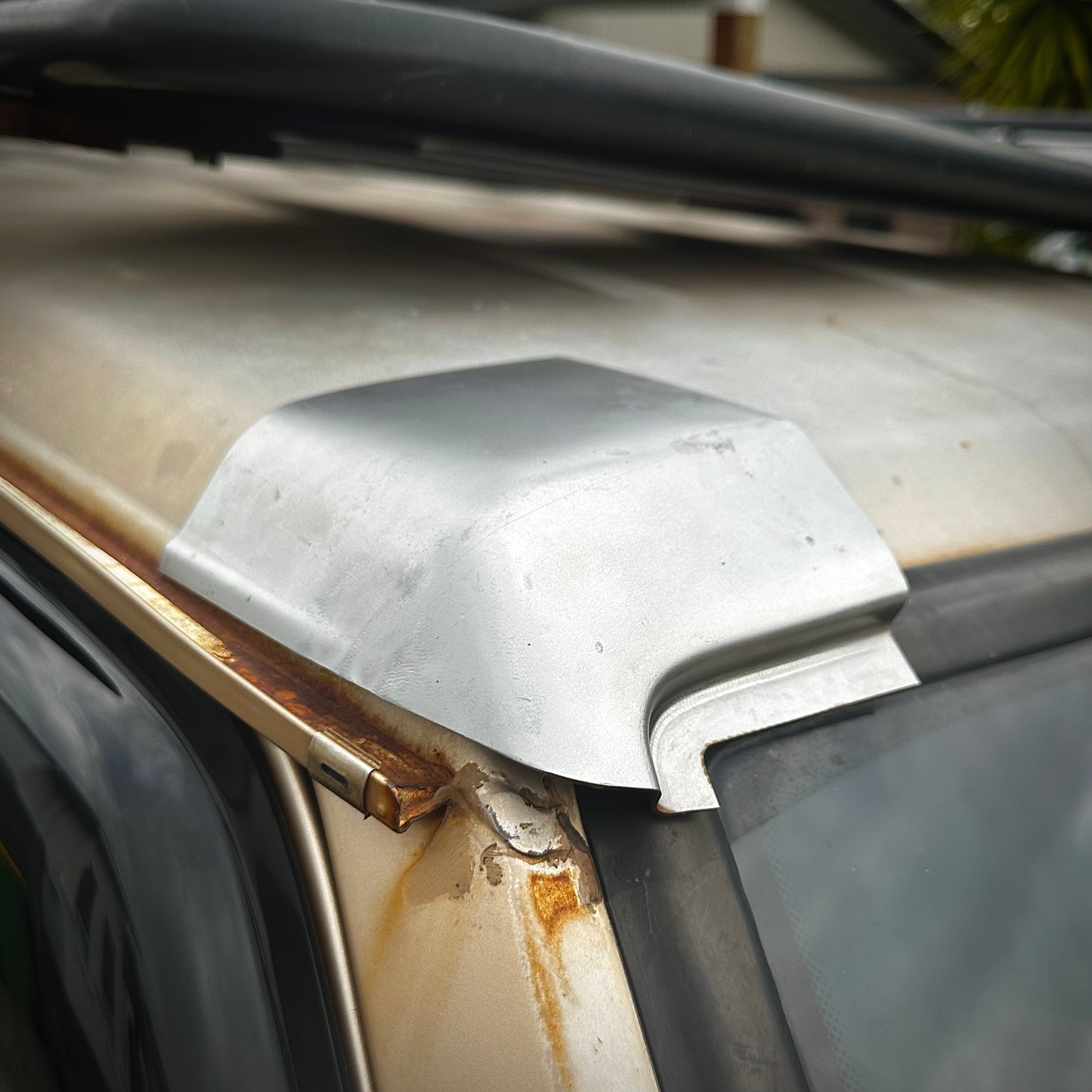 LWB GQ/Maverick Front Roof Corners