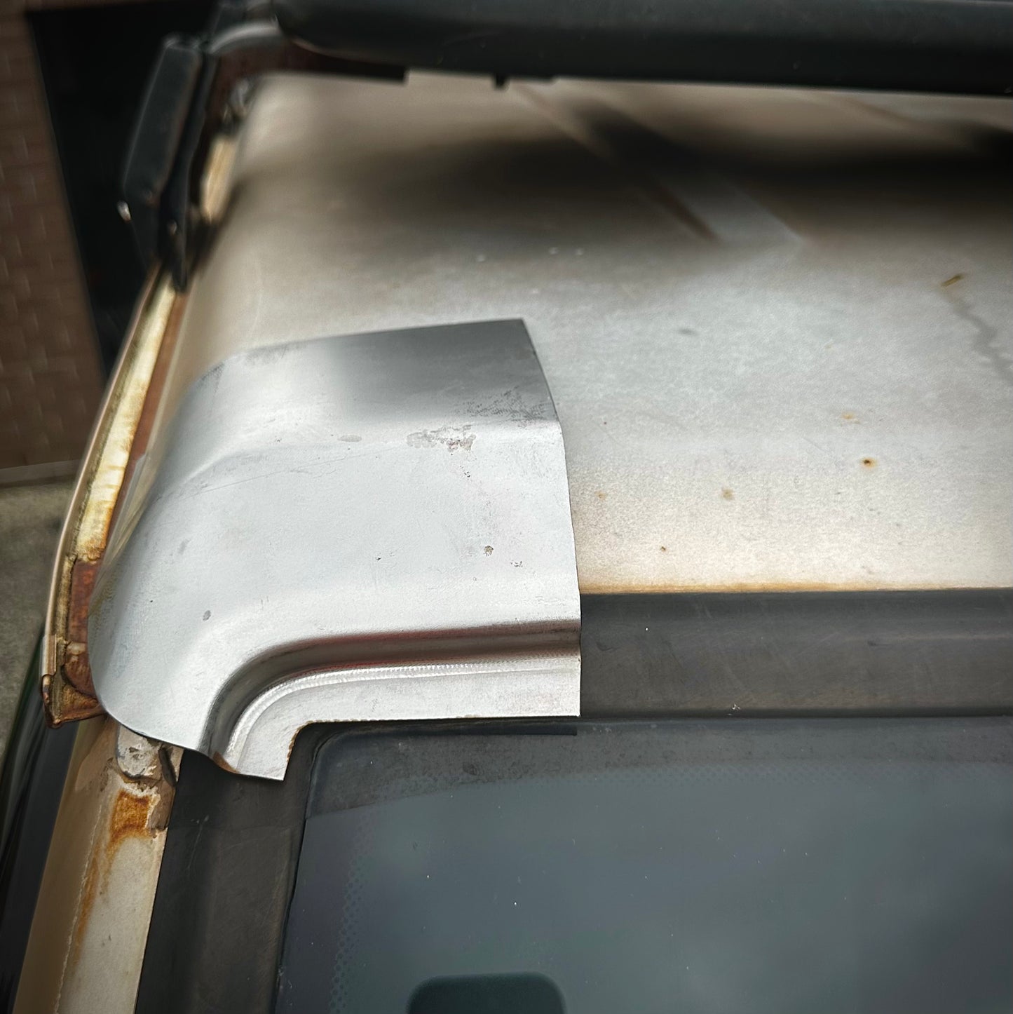 LWB GQ/Maverick Front Roof Corners